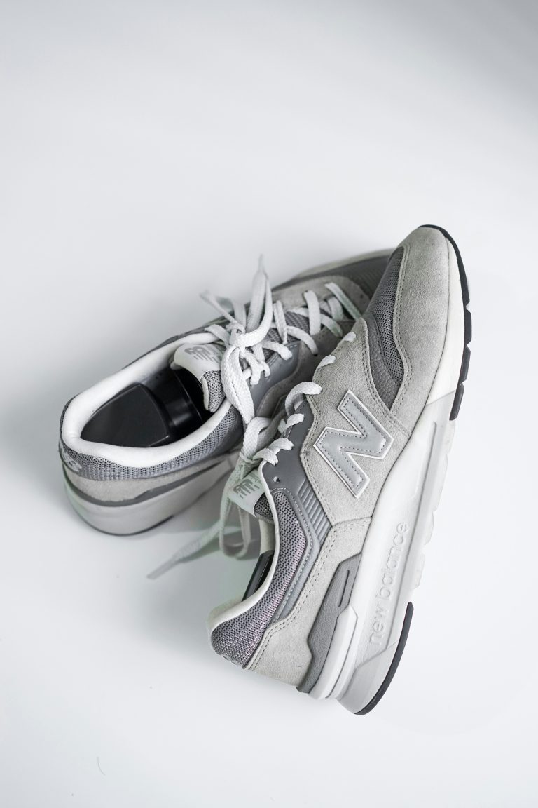 Waarom is New Balance zo populair in 2026? Gen‑Z, iconische sneakers en waarom het populairder is dan Nike of Adidas